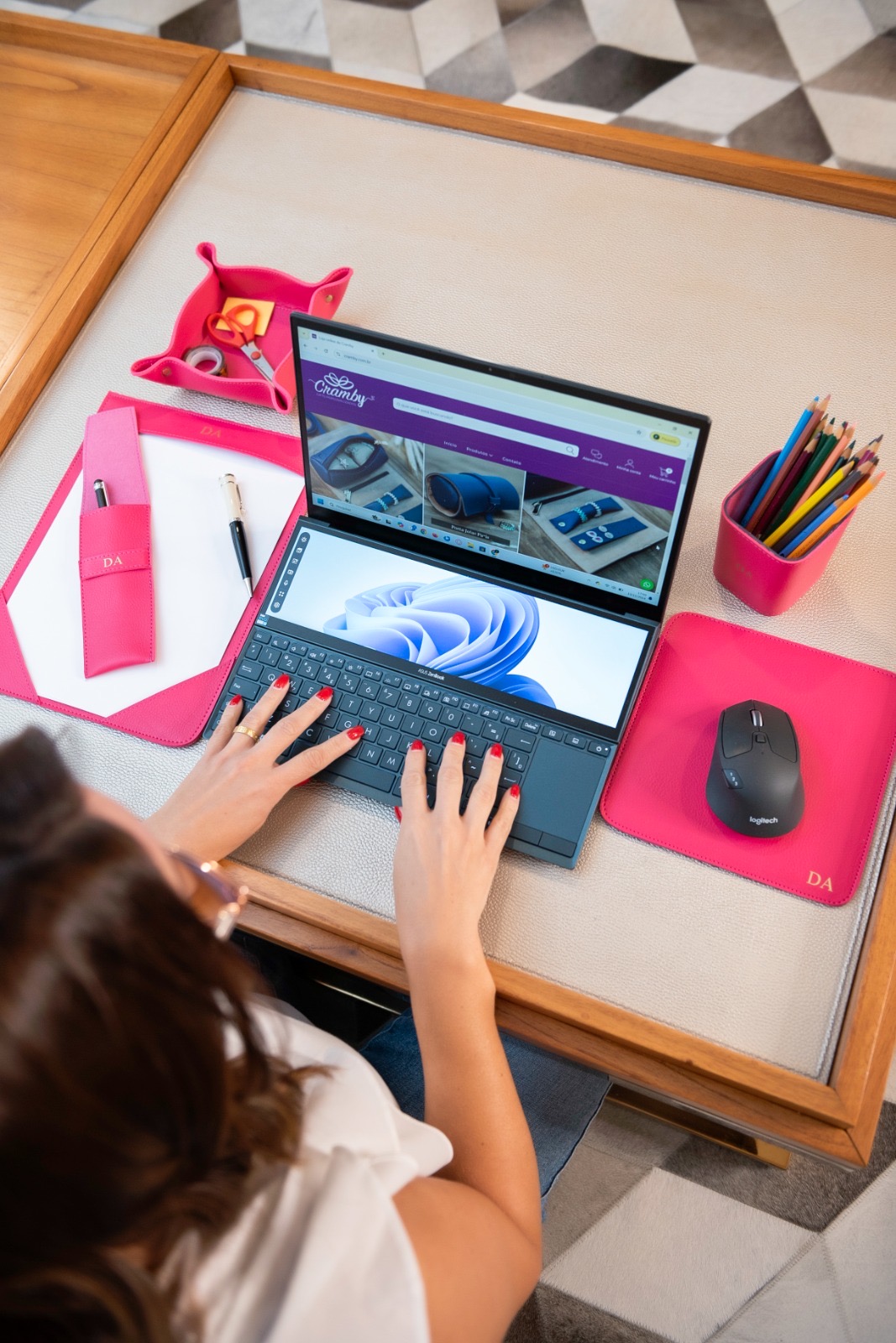 Lembrança personalizada Com a Cramby, suas lembranças personalizadas não passam despercebidas. Oferecemos produtos sofisticados e exclusivos que fortalecem laços e deixam uma impressão duradoura naqueles que mais importam para sua empresa.